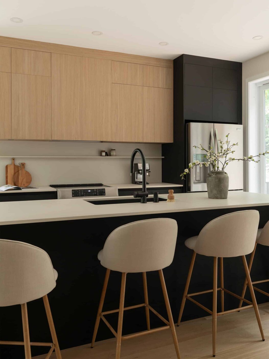 Inspiration pour le design de la cuisine du projet McGrath, présentant un style moderne et une ambiance chaleureuse.
