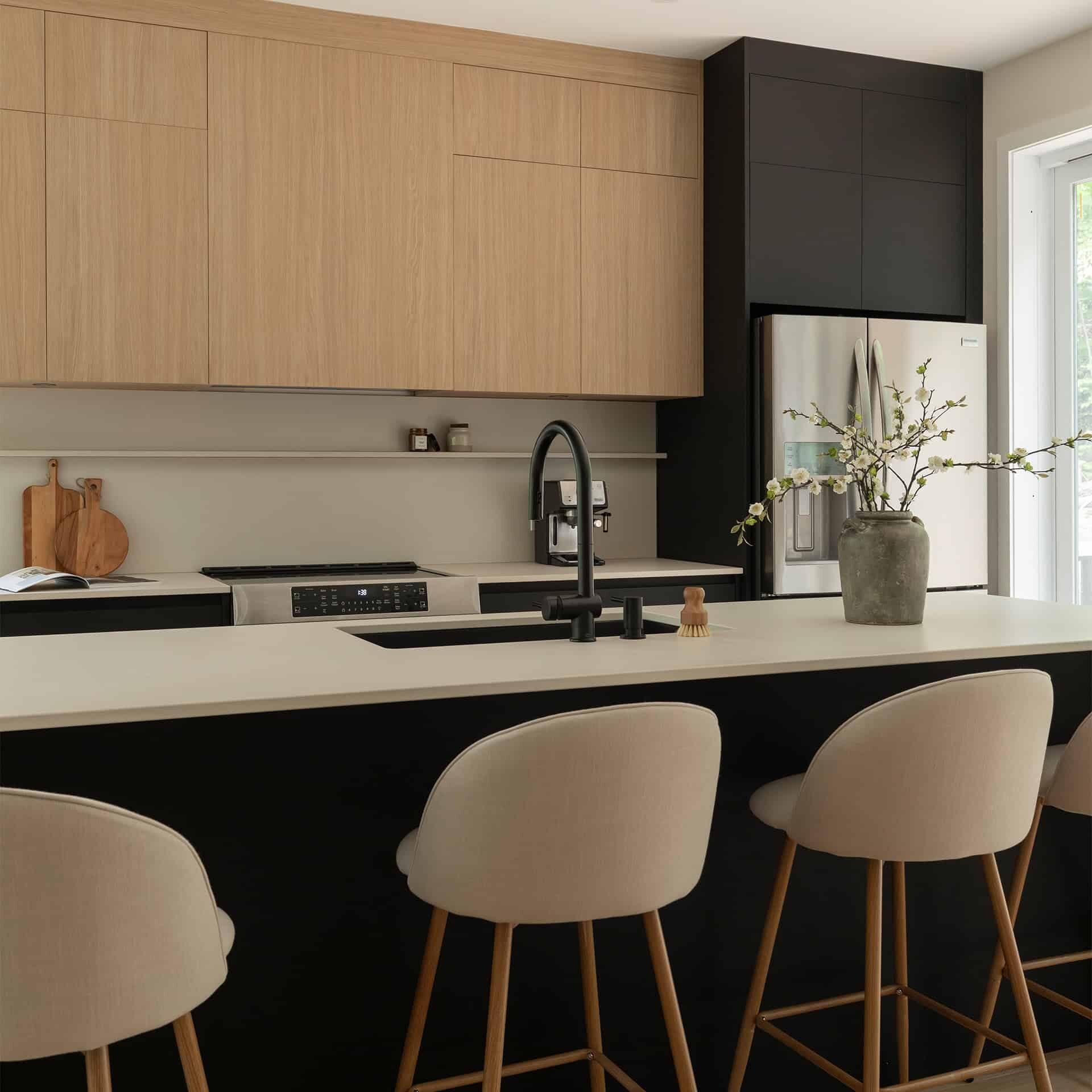 Inspiration pour le design de la cuisine du projet McGrath, présentant un style moderne et une ambiance chaleureuse.